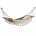 Hamac 320 cm en tissu vert et beige avec barres en bois style bohème